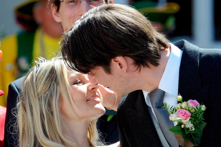 Björn Graf Bernadotte, ältester Sohn der Mainau-Besitzerfamilie Bernadotte, und seine Braut, Sandra (geborene Angerer) (Foto: dpa) Björn Graf Bernadotte, ältester Sohn der Mainau-Besitzerfamilie Bernadotte, und seine Braut, Sandra (geborene Angerer) (Foto: dpa)