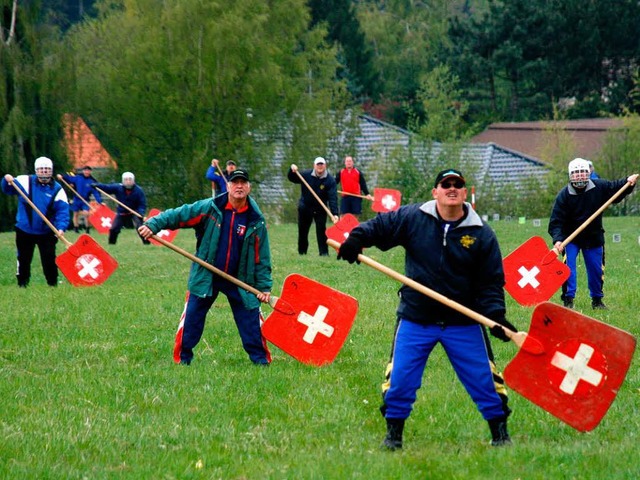 Hornussen in Birkendorf:  Mit der  60 ...enden Hornuss   frhzeitig abzufangen.  | Foto: Wilfried Dieckmann