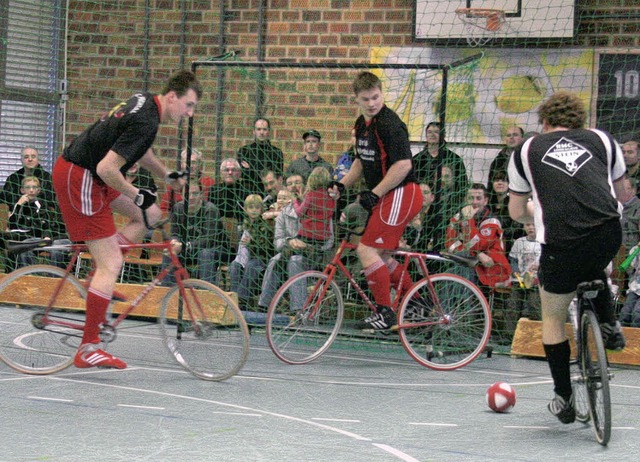 Heute Abend in Bad Sckingen ist fr A...te) ein ganz besonderes Radballspiel.   | Foto: Wolfgang Bischoff