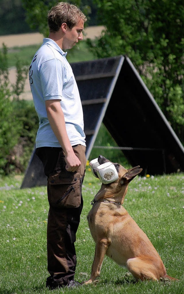 Yannick Kayser mit seinem Hund Indy vom Further Moor   | Foto: Andrea Manthey