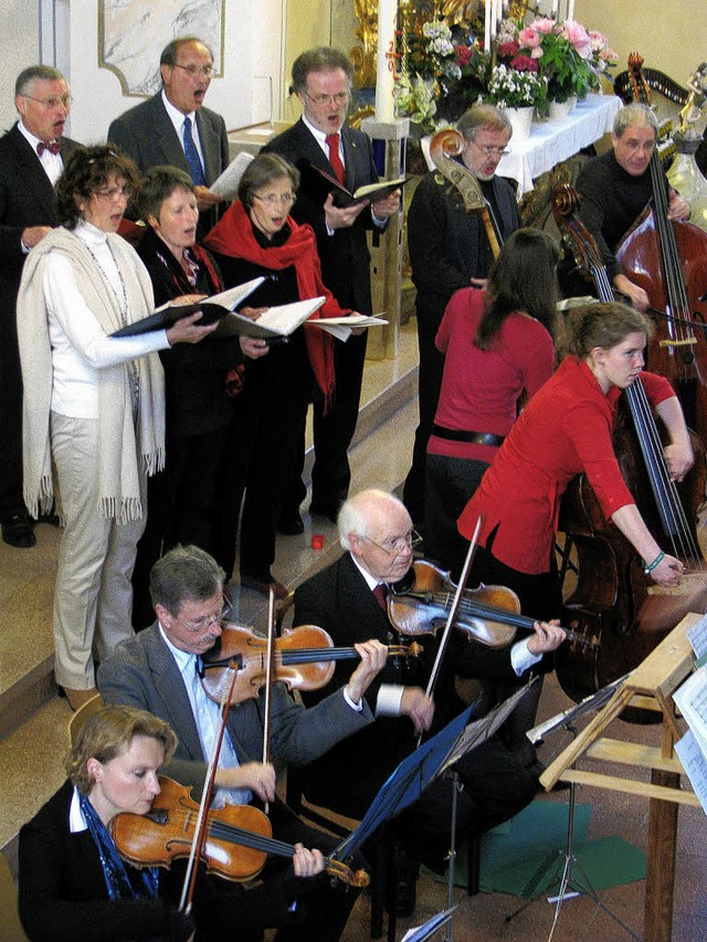 Instrumentalisten und Sngerinnen und ...en zu   einem hervorragenden Ensemble.  | Foto: Stefan Merkle