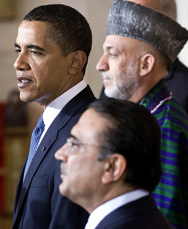 US-Prsident Obama mit Karsai und Zardari (vorne)  | Foto: dpa