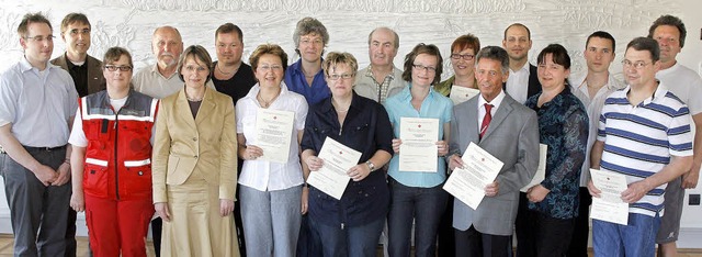 OB Edith Schreiner (Fnfte von links) ...ie geehrten Spenderinnen und Spender.   | Foto: peter heck