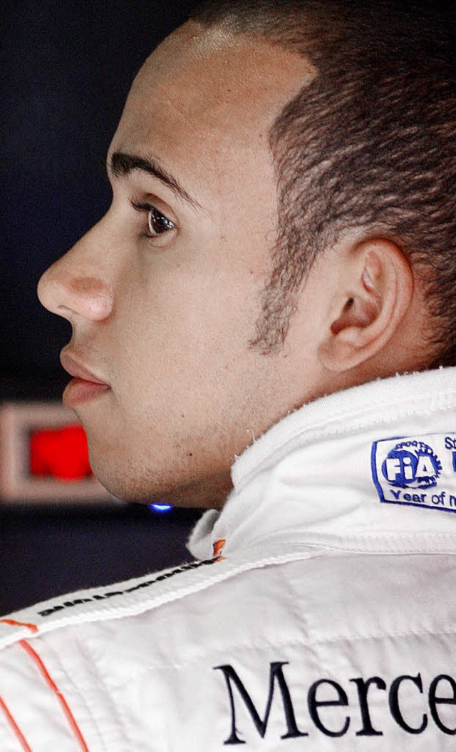 Blickt nicht gerade frhlich aus der f...en Wsche: Weltmeister Lewis Hamilton   | Foto: dpa