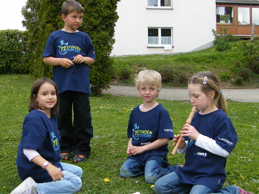 Die ganz Kleinen in Bonndorf  ben eifrig Lieder ein, um die Senioren des Paulinerheims musikalisch zu unterhalten.