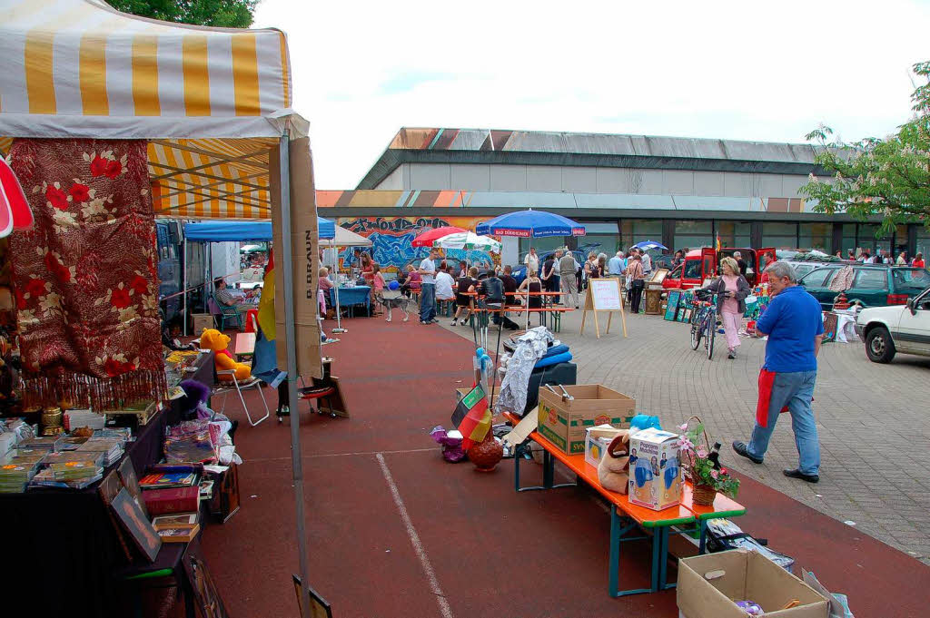 Ein Flohmarkt fand zeitgleich an der Schulsporthalle statt.