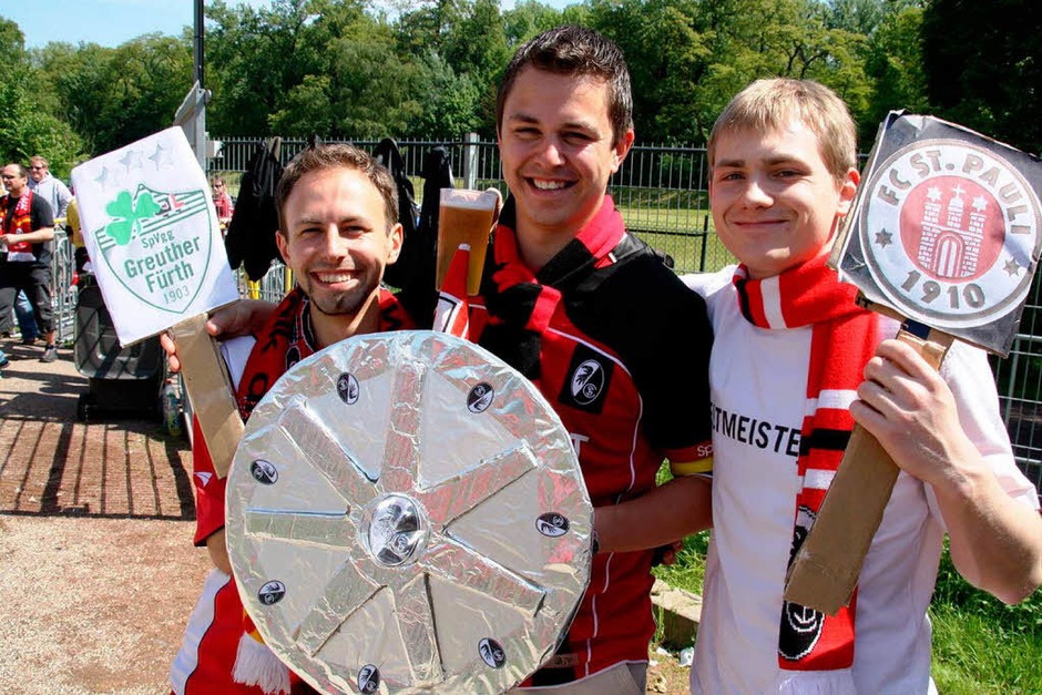 Fans des SC Freiburg beim Auswärtsspiel in Koblenz (Foto: Christoph Ries) Fans des SC Freiburg beim Auswärtsspiel in Koblenz (Foto: Christoph Ries)