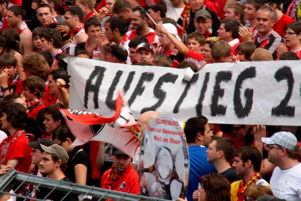 Fans des SC Freiburg beim Auswrtsspiel in Koblenz