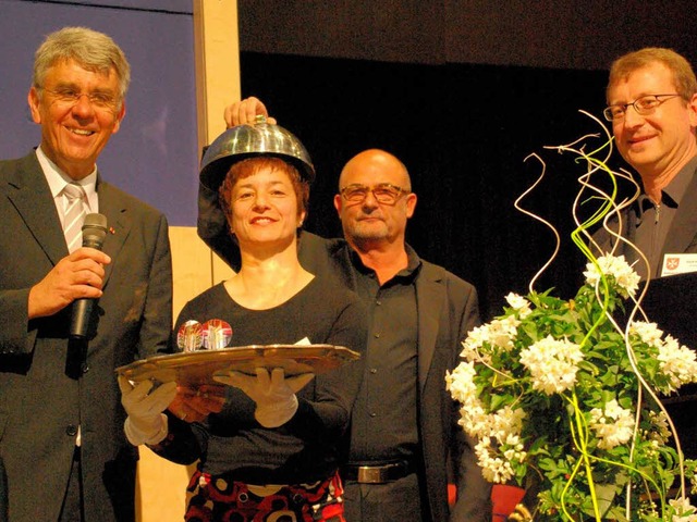 Die Architekten der Malteserhalle Gerd...ei Baumspenden an  Brgermeister Ehret  | Foto: Sabine Model