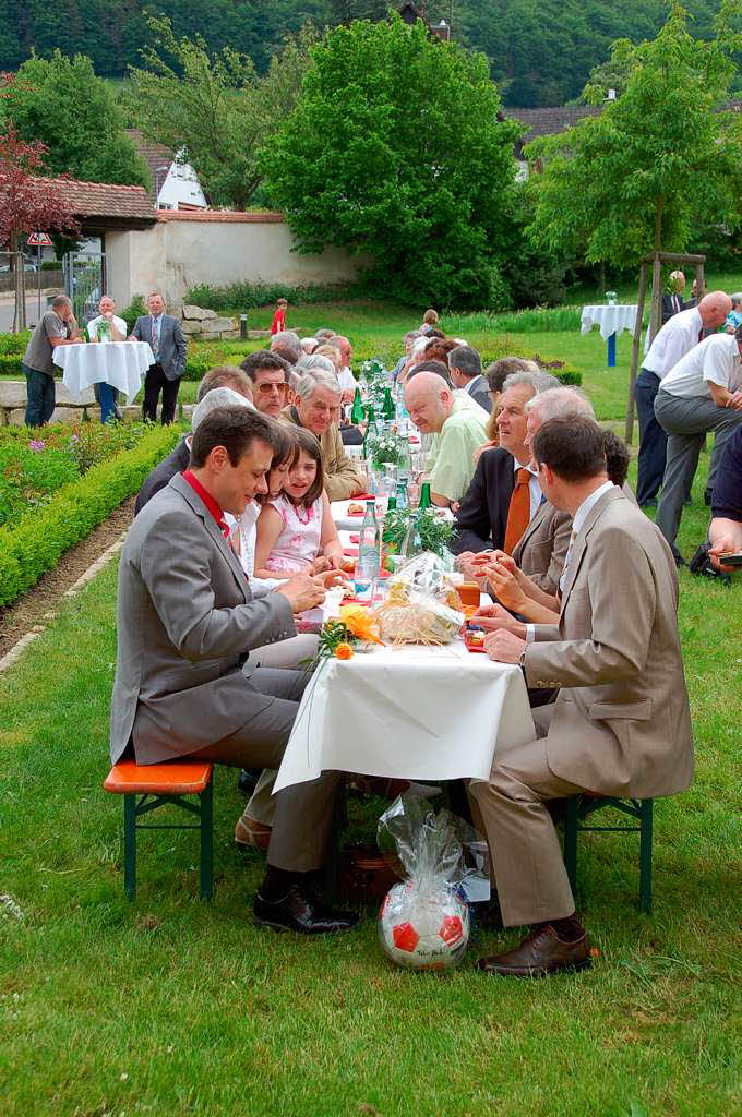 Gute Gesprche am Rande der Feier: der Brgermeistertisch