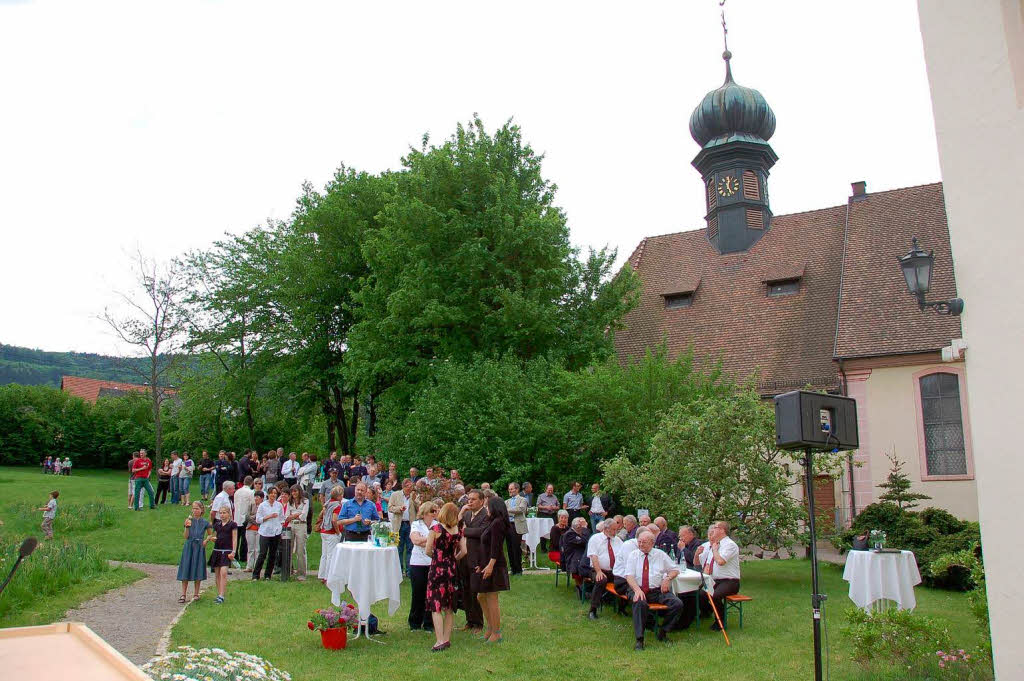 Einen wunderschnen Rahmen fr die Feier bot der Klostergarten.