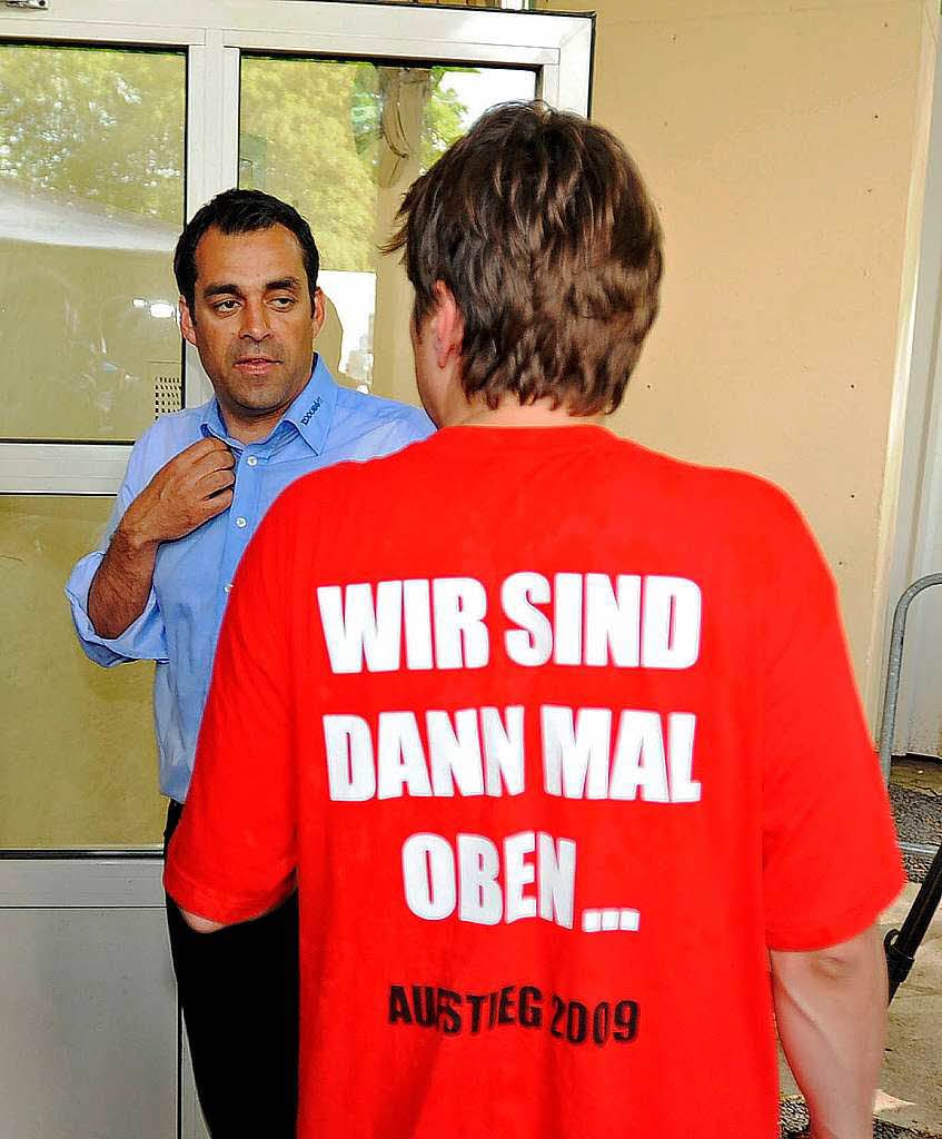 Das Aufstiegs-Shirt, von dem ein gewisser Pressesprecher behauptete, es existiere noch gar nicht.