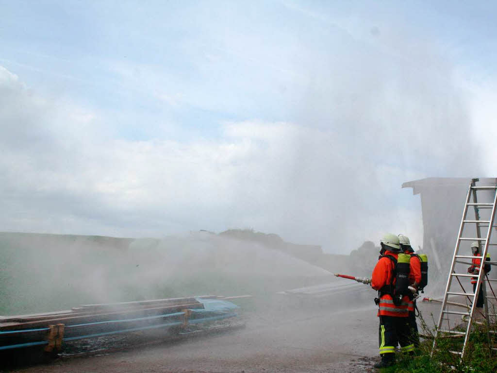 Bei der Frühjahrsprobe der Gesamtwehr Grafenhausen waren im Ortsteil Buggenried 43 Aktive im Einsatz Bei der Frühjahrsprobe der Gesamtwehr Grafenhausen waren im Ortsteil Buggenried 43 Aktive im Einsatz