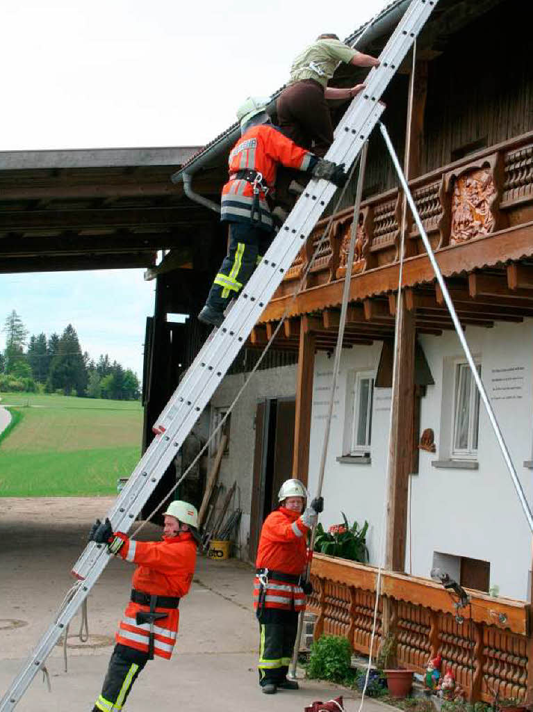 Bei der Frühjahrsprobe der Gesamtwehr Grafenhausen waren im Ortsteil Buggenried 43 Aktive im Einsatz Bei der Frühjahrsprobe der Gesamtwehr Grafenhausen waren im Ortsteil Buggenried 43 Aktive im Einsatz