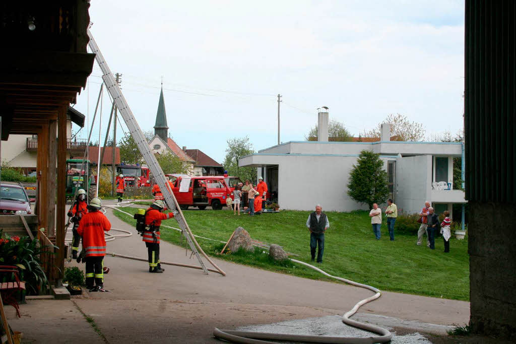 Bei der Frühjahrsprobe der Gesamtwehr Grafenhausen waren im Ortsteil Buggenried 43 Aktive im Einsatz Bei der Frühjahrsprobe der Gesamtwehr Grafenhausen waren im Ortsteil Buggenried 43 Aktive im Einsatz