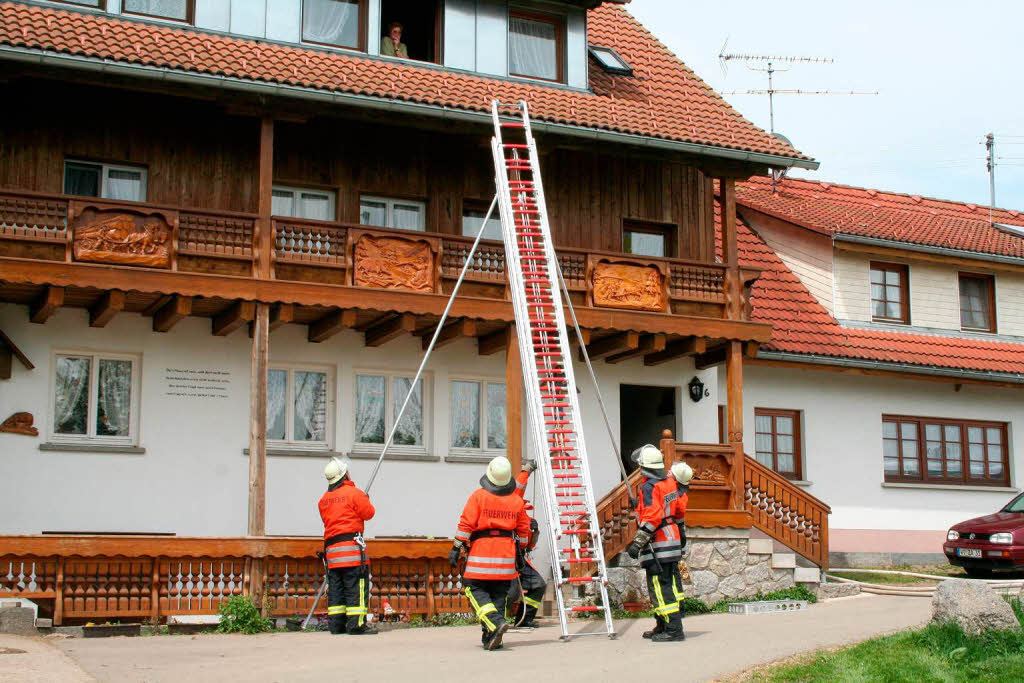 Bei der Frühjahrsprobe der Gesamtwehr Grafenhausen waren im Ortsteil Buggenried 43 Aktive im Einsatz Bei der Frühjahrsprobe der Gesamtwehr Grafenhausen waren im Ortsteil Buggenried 43 Aktive im Einsatz