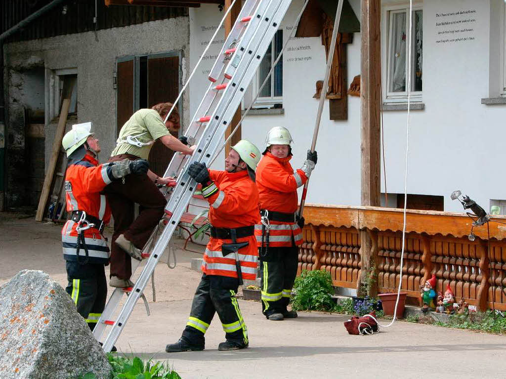 Bei der Frühjahrsprobe der Gesamtwehr Grafenhausen waren im Ortsteil Buggenried 43 Aktive im Einsatz Bei der Frühjahrsprobe der Gesamtwehr Grafenhausen waren im Ortsteil Buggenried 43 Aktive im Einsatz