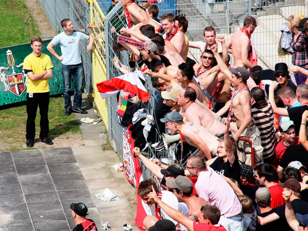 Fans des SC Freiburg beim Auswrtsspiel in Koblenz