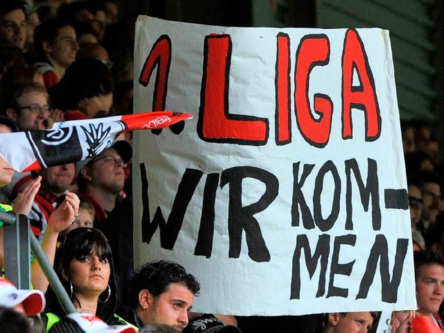 Die Fans  des SC Freiburg freuen sich auf die erste Bundesliga.  | Foto: dpa