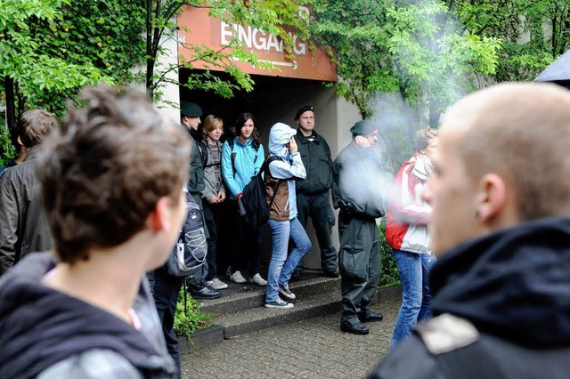 Bange Stunden an der Schule  | Foto: dpa