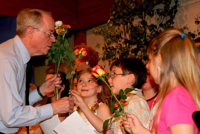 Eine groe Gratulantenschar wnschte  ...g Auer  zum 70. Geburtstag alles Gute.  | Foto: Charlotte Frse