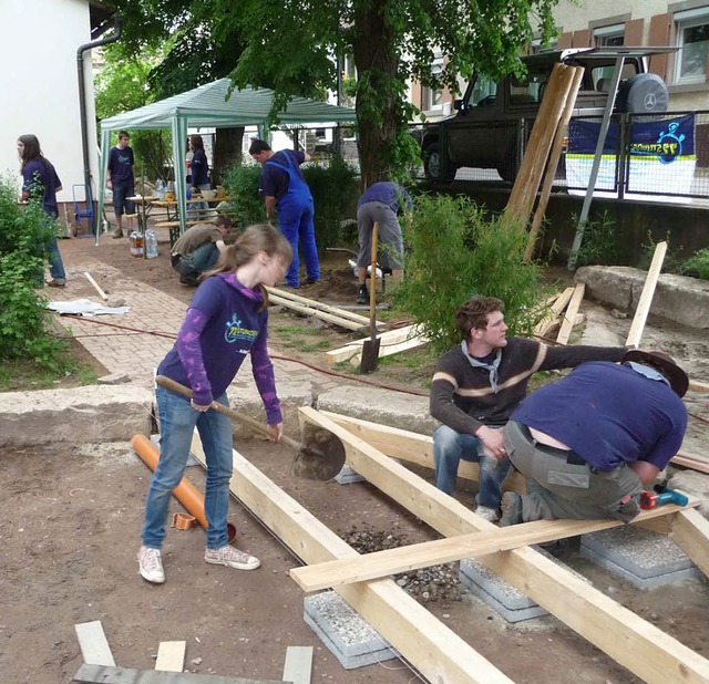 Schippen, sgen, hmmern und viele and...nzenz-Kindergarten Waldkirch gefragt.   | Foto: Jugendgruppe