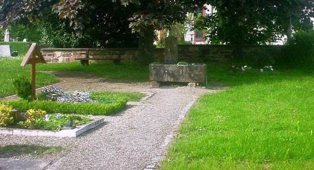 <Bildtext>Auf dem Nordweiler Friedhof:...n der Zugang zum Urnenfeld.</Bildtext>  | Foto: Reiner Merz