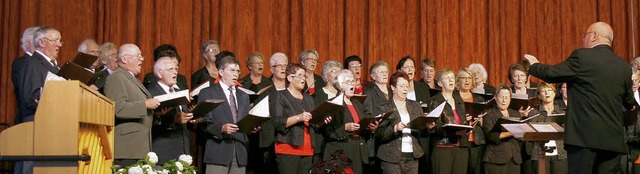 Ludwick Fluck (rechts)  dirigierte die...us Schuttern   beim Frhlingskonzert.   | Foto: Heidi Fssel