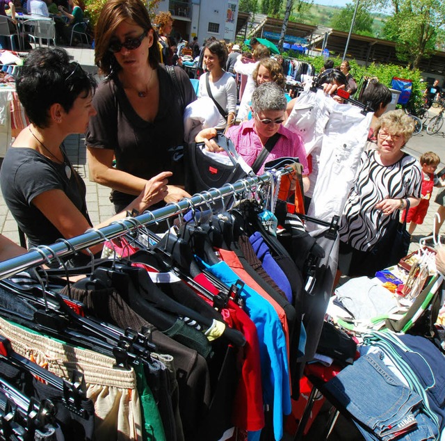 Beim Frauenflohmarkt des Frdervereins Frauenhaus   | Foto: Barbara Ruda