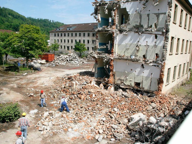 Der Abriss einiger Brogebude im Kase...entumswohnungen sollen hier entstehen.  | Foto: Heidi Foessel