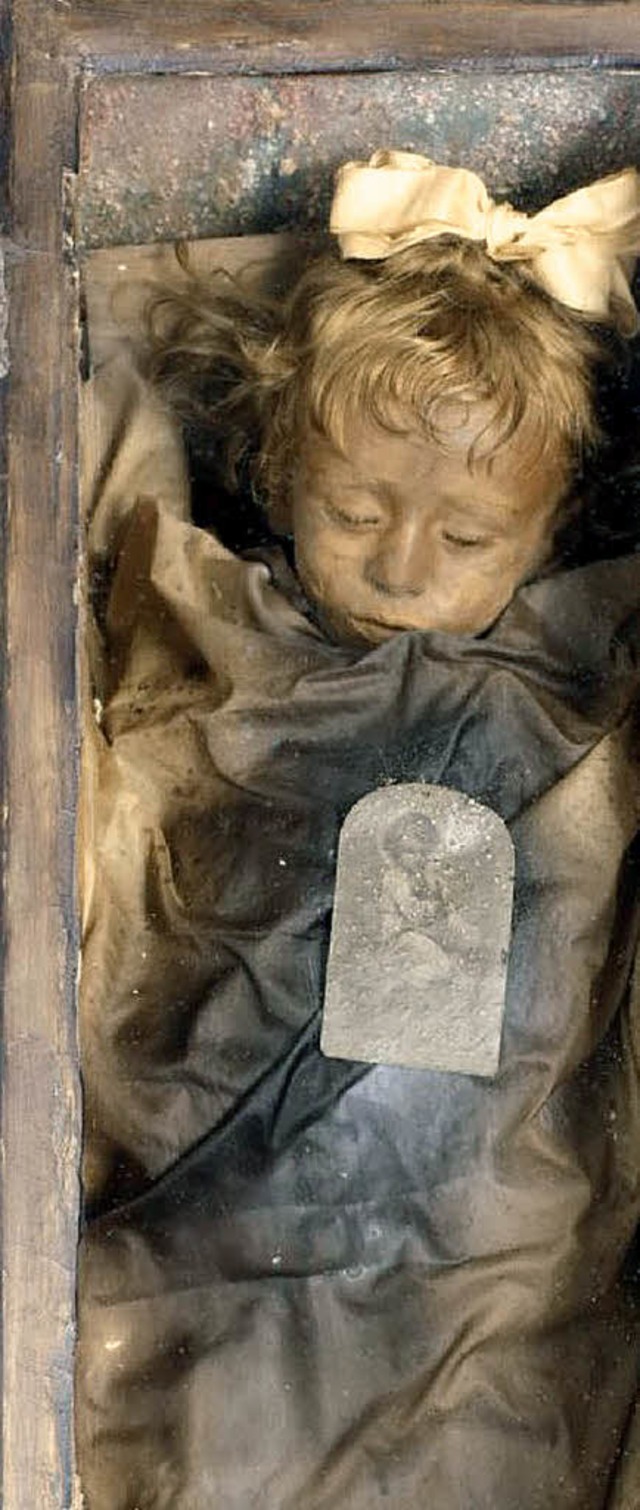 Die Mumie von Rosalia Lombardo liegt i...r Gruft im sditalienischen  Palermo.   | Foto: dpa