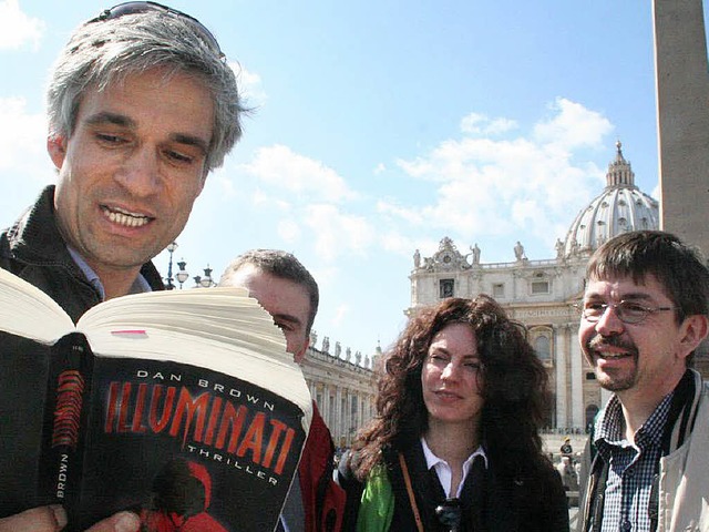 Ewout Kieckens (links) fhrt die &#8222;Illuminati&#8220;-Fans durch Rom.  | Foto: Martin Zller