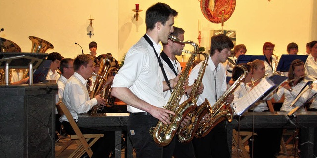 Gab zu seinem 75-jhrigen Bestehen ein... der Pfarrkirche: der Musikverein Au.   | Foto: Silvia Faller