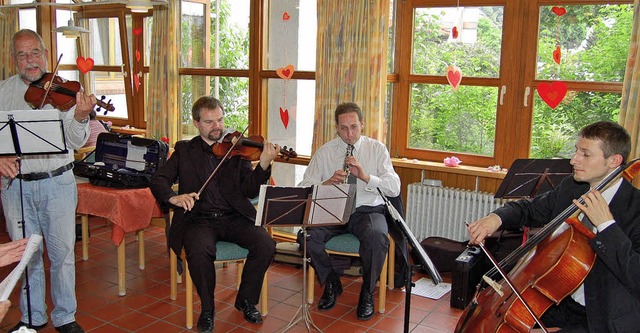 Konzert  im  Quellenstble des Seniore...i, Lukas Korta und Cyprian Kohut.       | Foto: Heinz Vollmar