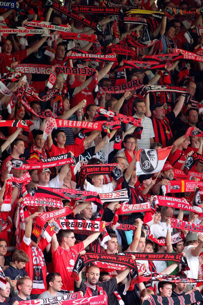 Gute Stimmung beim Heimspiel des SC Freiburg gegen Frth.