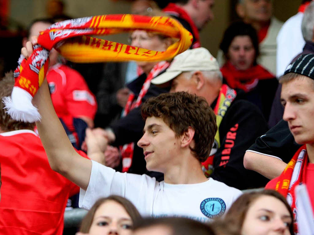 Gute Stimmung beim Heimspiel des SC Freiburg gegen Frth.