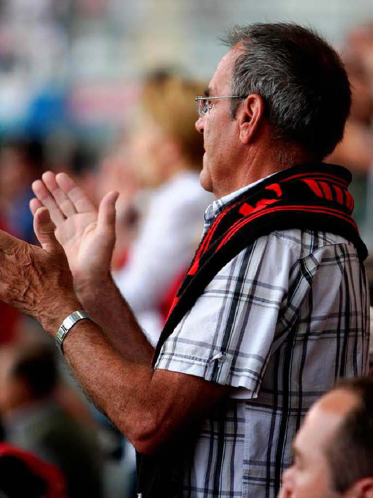 Gute Stimmung beim Heimspiel des SC Freiburg gegen Frth.