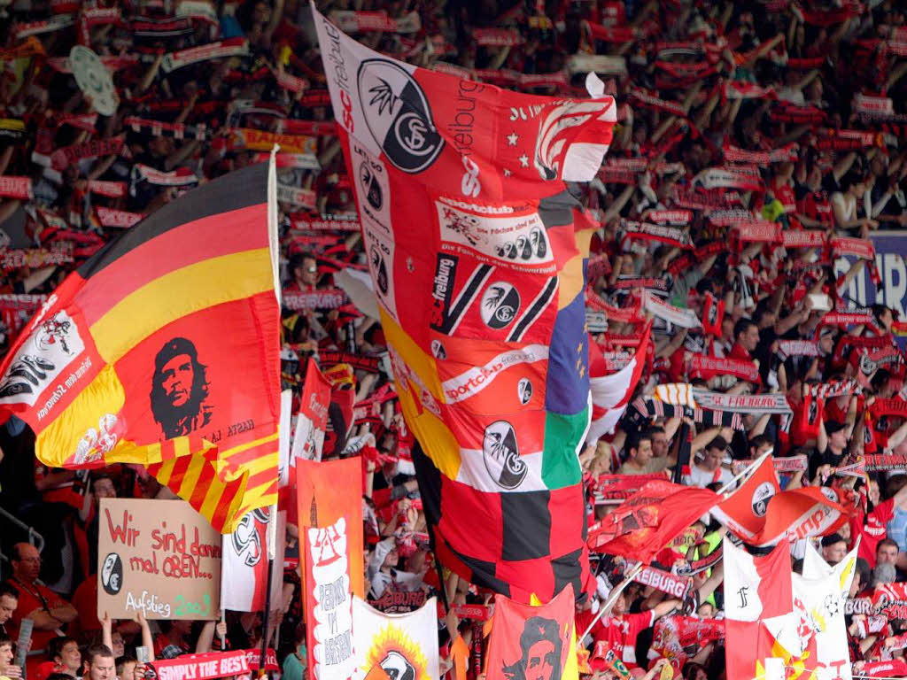 Gute Stimmung beim Heimspiel des SC Freiburg gegen Frth.