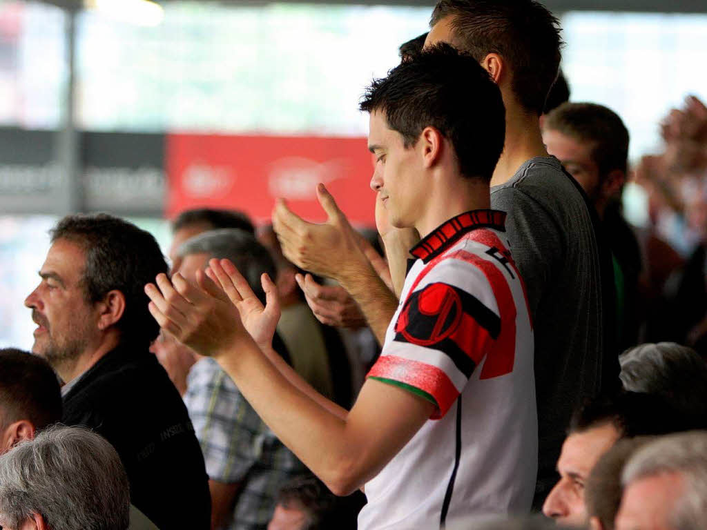 Gute Stimmung beim Heimspiel des SC Freiburg gegen Frth.