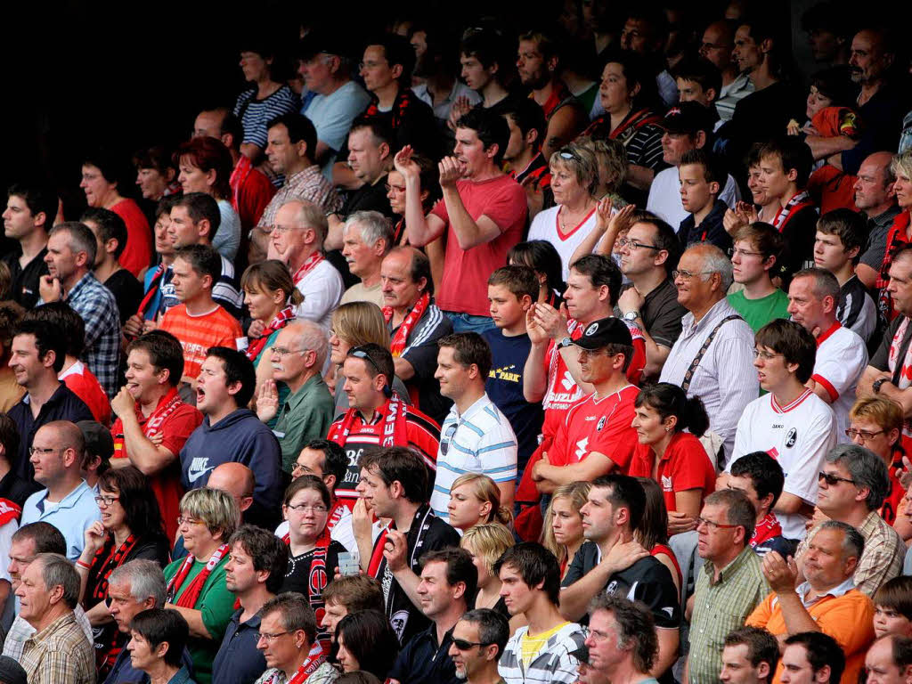 Gute Stimmung beim Heimspiel des SC Freiburg gegen Fürth. Gute Stimmung beim Heimspiel des SC Freiburg gegen Fürth.
