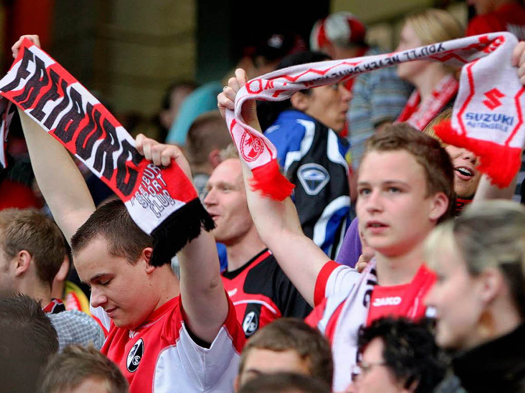 Gute Stimmung beim Heimspiel des SC Freiburg gegen Frth.