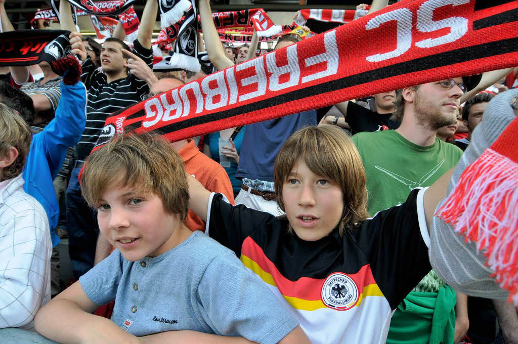 Gute Stimmung beim Heimspiel des SC Freiburg gegen Frth.