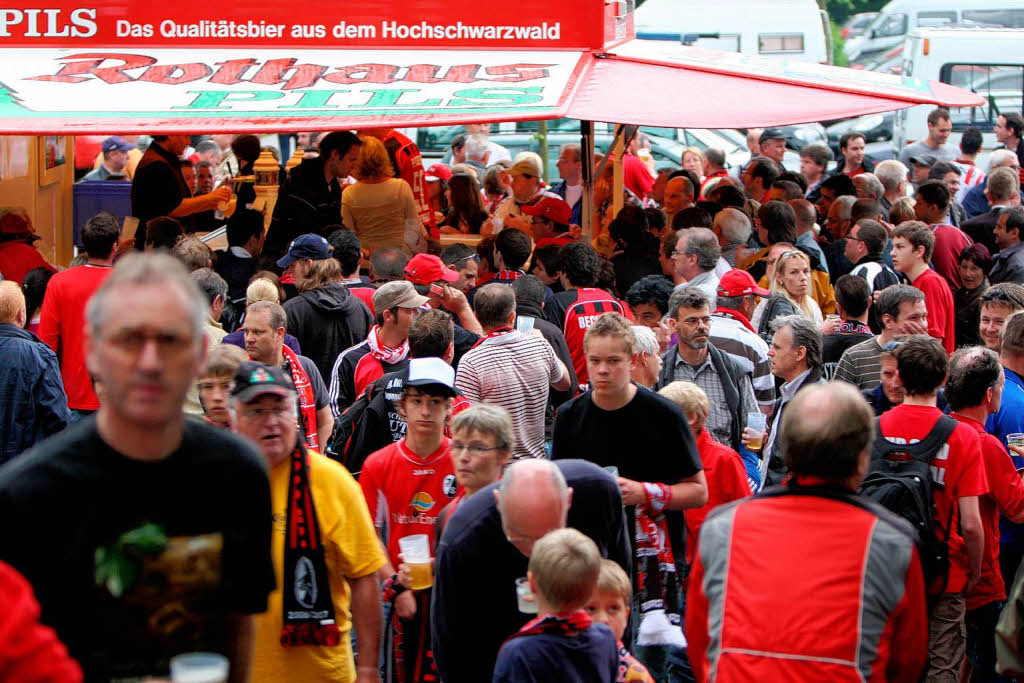 Gute Stimmung beim Heimspiel des SC Freiburg gegen Frth.