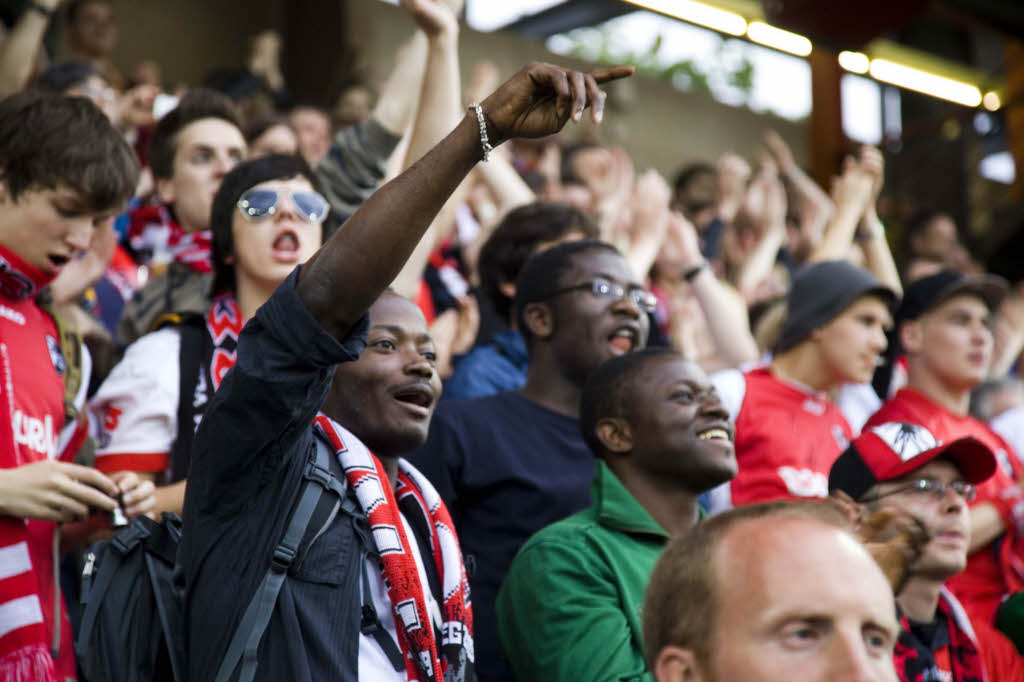 Gute Stimmung beim Heimspiel des SC Freiburg gegen Frth.