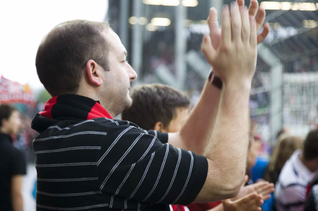 Gute Stimmung beim Heimspiel des SC Freiburg gegen Frth.