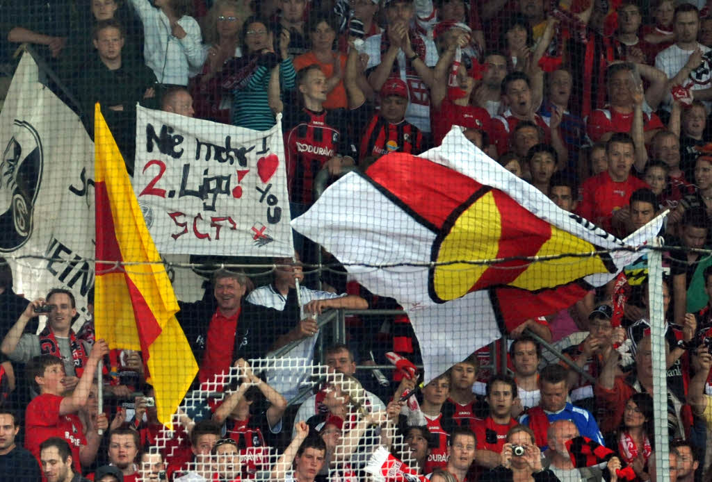 Gute Stimmung beim Heimspiel des SC Freiburg gegen Frth.