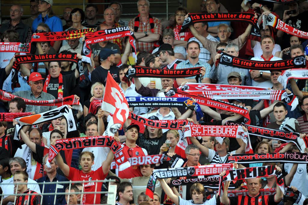 Gute Stimmung beim Heimspiel des SC Freiburg gegen Frth.