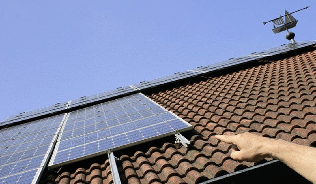 Sonnenenergie nutzt die Firma auch  auf dem eigenen Dach.  | Foto: Friederike Marx