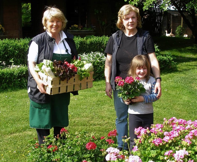 Heute fhren Dagmar Schmelzer (rechts,...Sigrid Schmelzer den Familienbetrieb.   | Foto: B. Schmidt