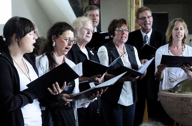Der evangelische Kirchenchor beim Muttertagskonzert  | Foto: Knstle